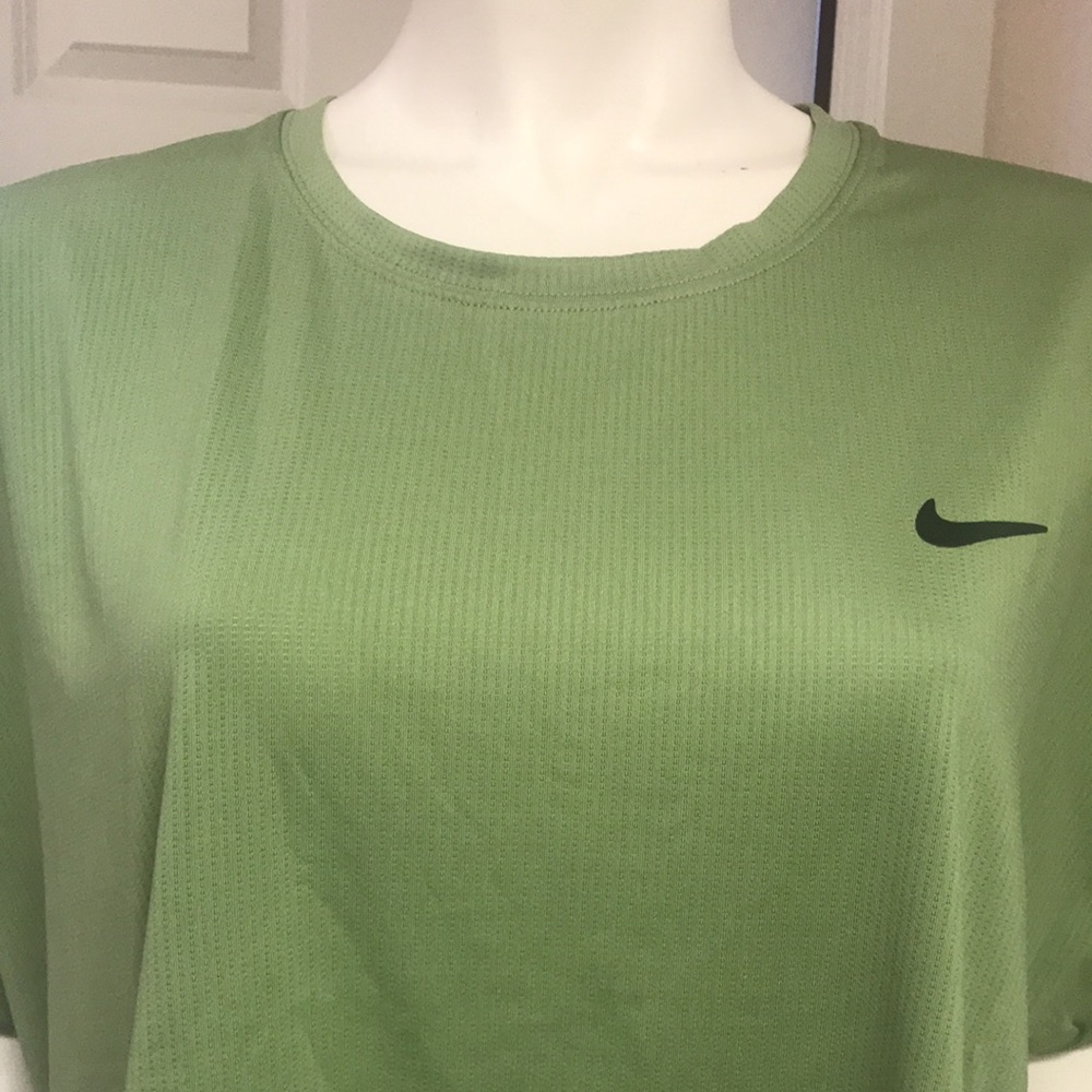 Nike Tennis/Athletic/Athleisure Training Top, 1X, NWT! - Picture 2 of 10